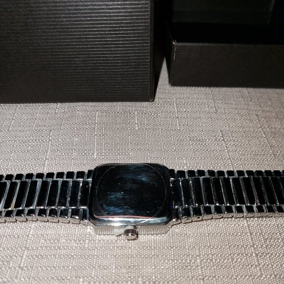 Women's Watch - Picture 12 of 16